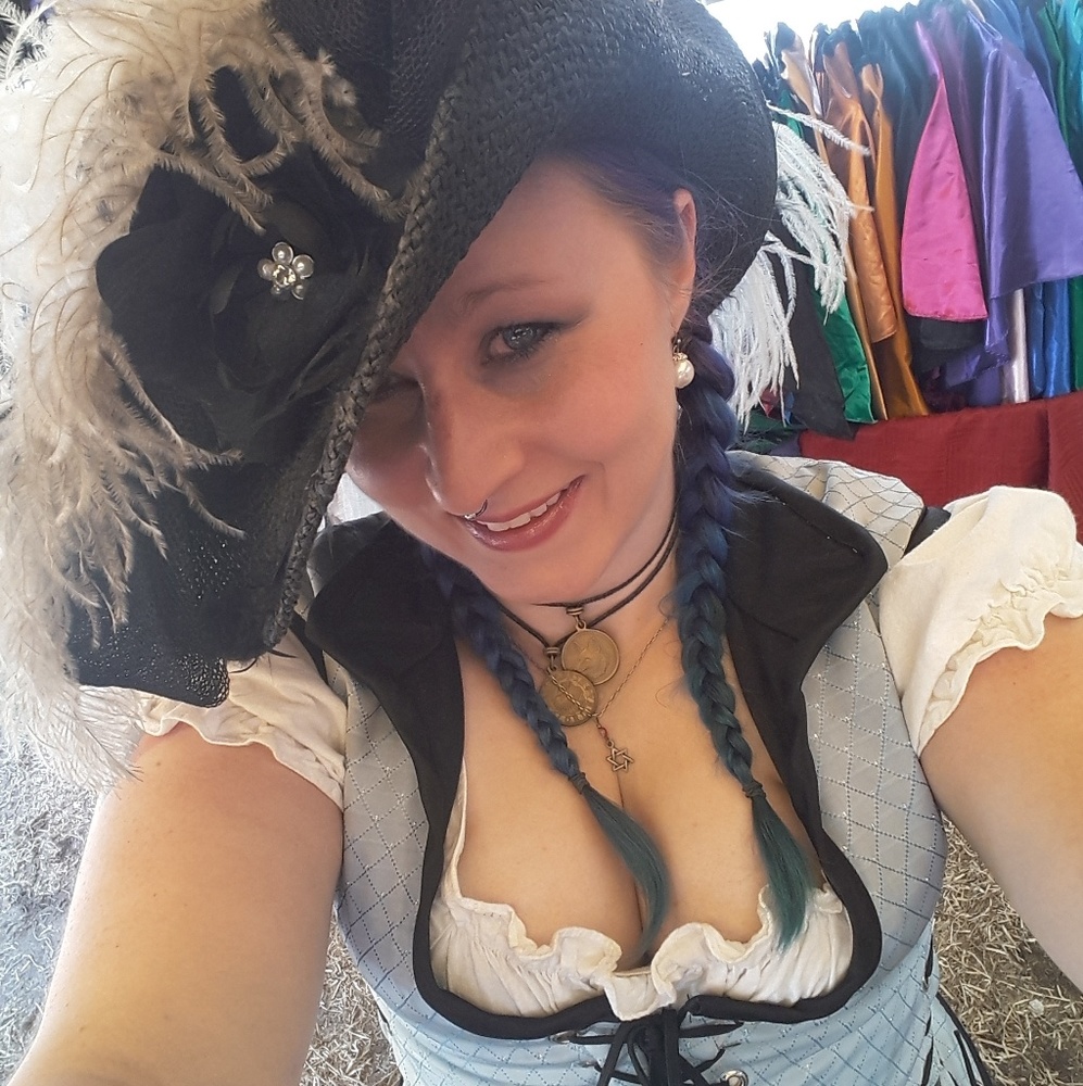 Meet your Posher, Nikki